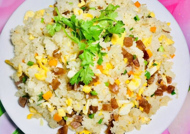Cơm chiên lạp xưởng