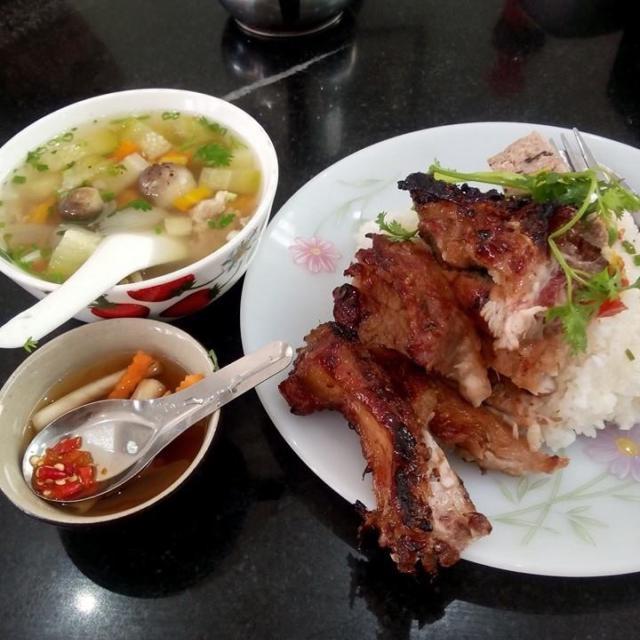 Cơm Tấm Trâm - 240 Đống Đa