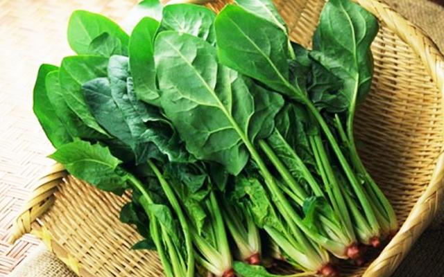 Cơm thịt bò trộn cải bó xôi