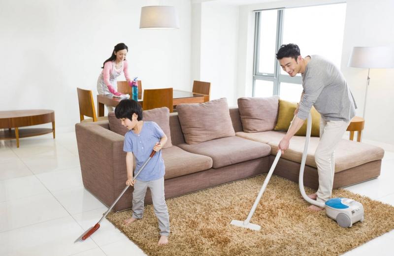 Cùng nhau dọn dẹp nhà cửa cũng là một cách để thư giãn - Nguồn: Internet
