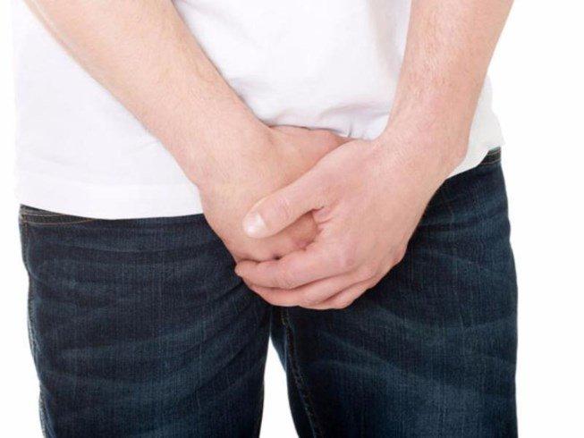 Đá vào vùng bộ phận sinh dục