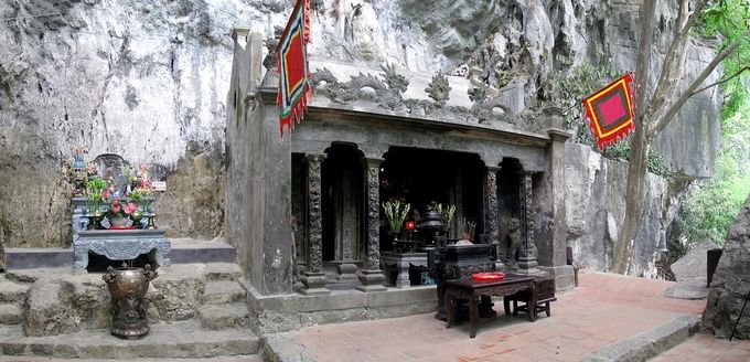 Chính điện Đền Nội Lâm