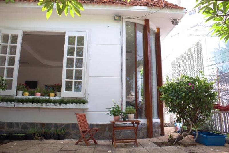 Des Ami Villa