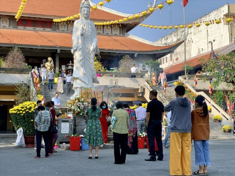 Tự ý sử dụng hoặc mang đồ ở chùa về nhà
