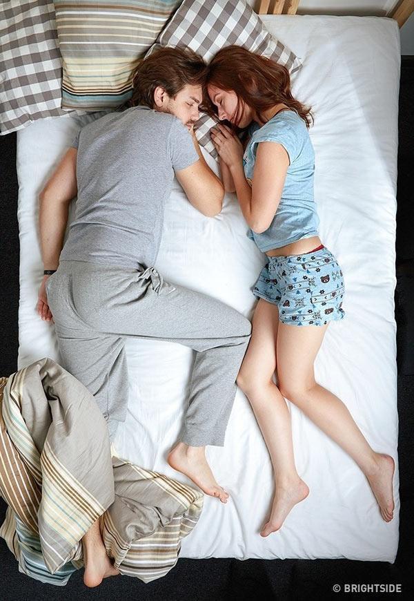 Vợ chồng nên đi ngủ cùng lúc