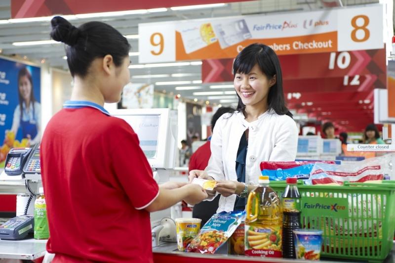 Bán hàng ở các cửa hàng tiện lợi