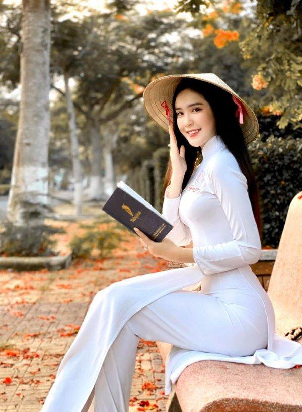Vẻ đẹp tinh khôi của nữ sinh Đồng Tháp