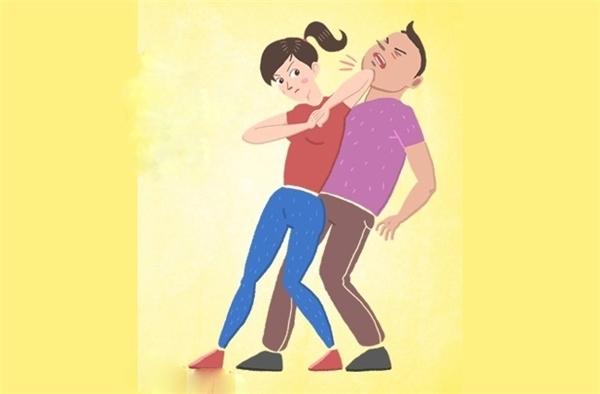 Dùng khuỷu tay chống trả đối phương