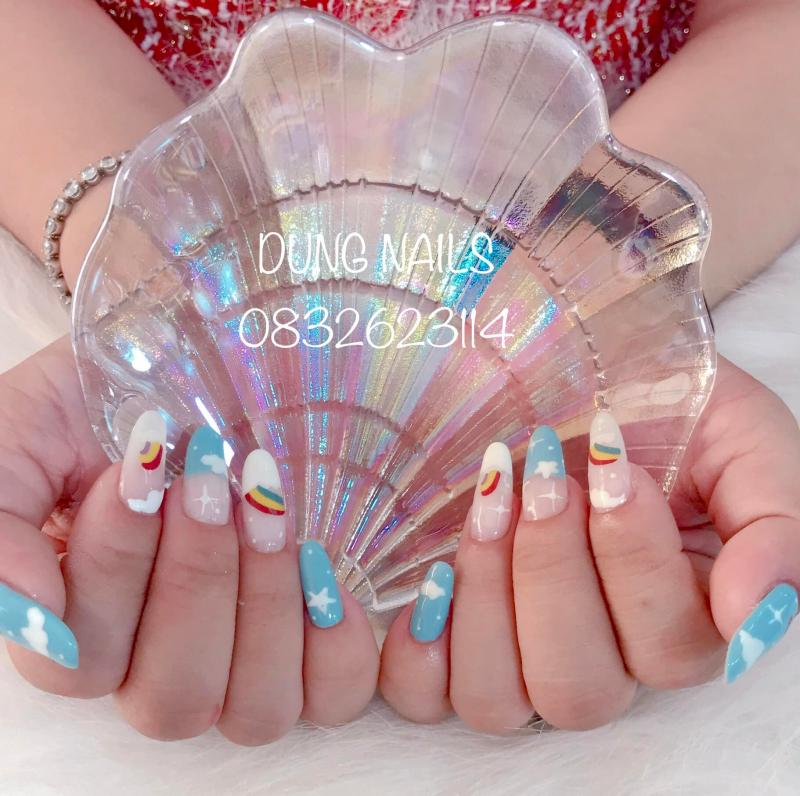 Dung Nails