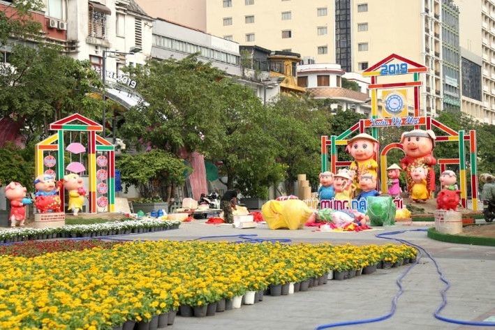 Đường hoa Nguyễn Huệ