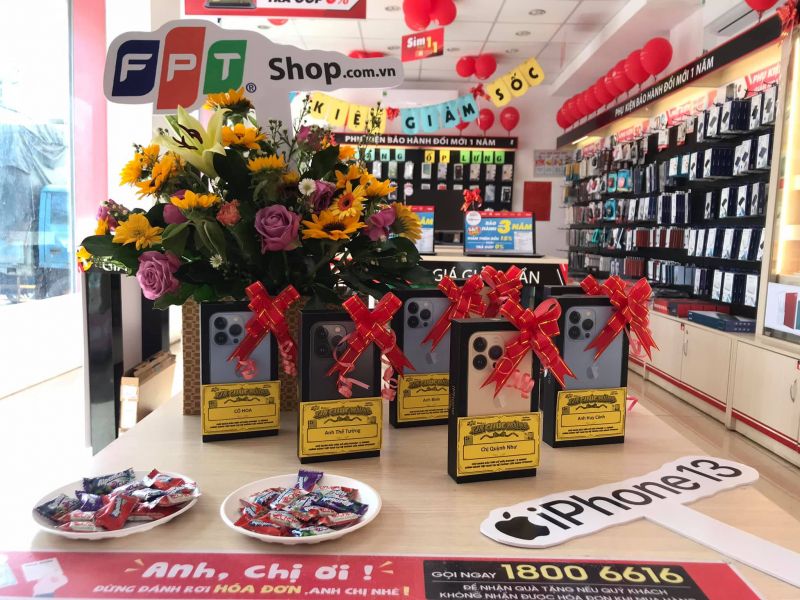 Không gian bên trong cơ sở FPT Shop tại Gia Lai