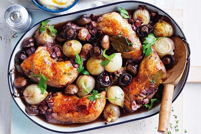 Gà sốt vang (Coq au vin)