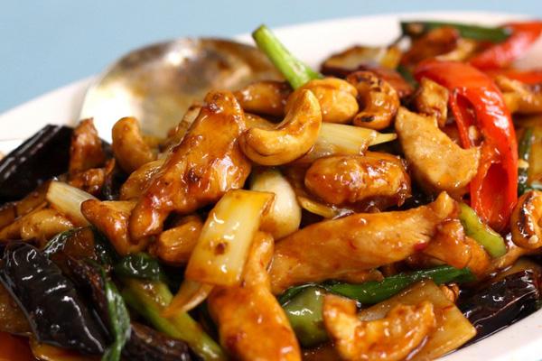 Gà xào hạt điều
