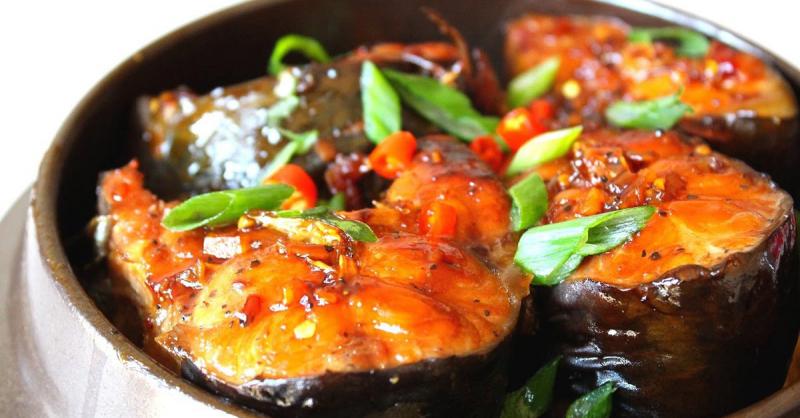 Nên chọn các loại thực phẩm giúp giảm cân ngày lễ như thịt gà, cá và các loại thịt khác chứa ít chất béo hơn