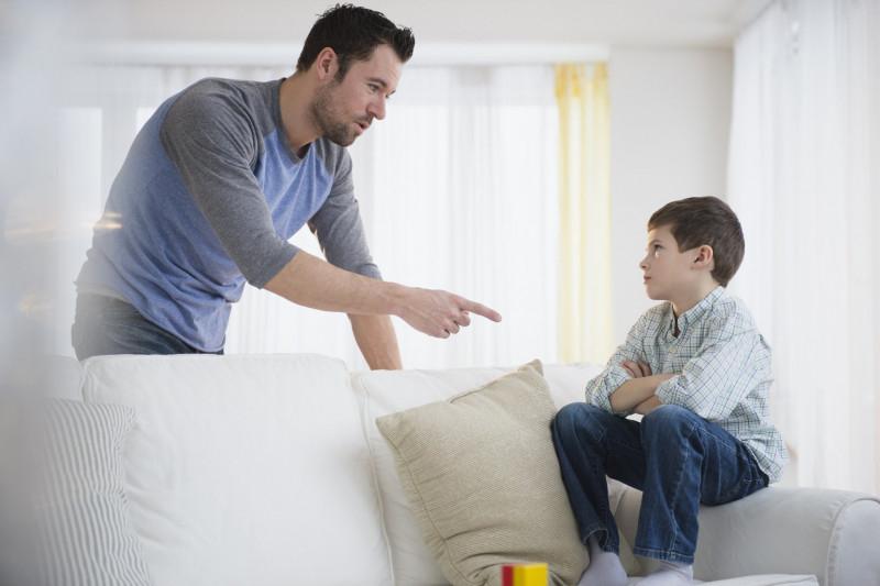 Để con tự giải quyết việc của mình