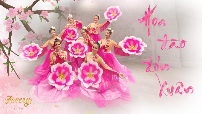 Hoa đào đón xuân