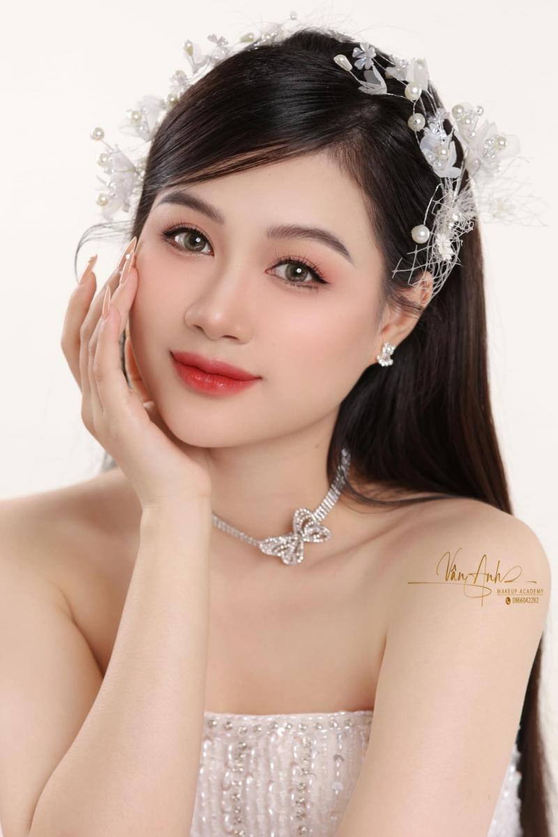 Hoàng Vân Anh Make Up Store