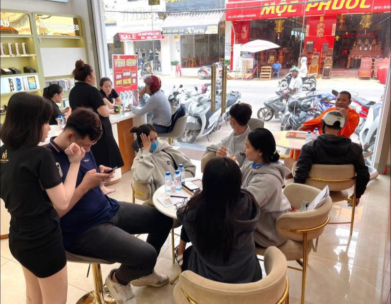iPhone Hoàng Nam