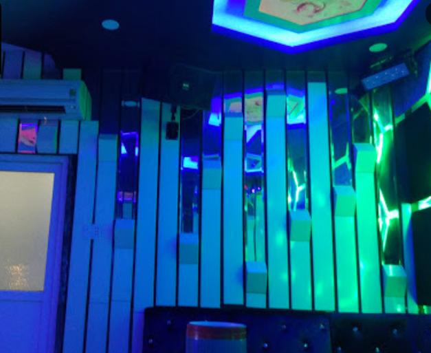 Karaoke Adam