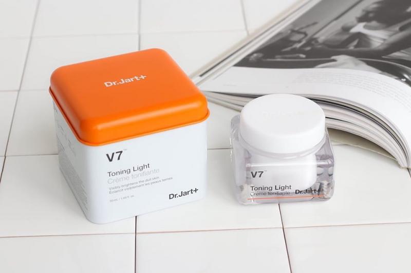 Kem dưỡng trắng Dr.Jart+ V7 Toning Light