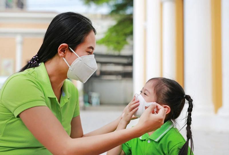 Nói với trẻ những gì bạn đang làm
