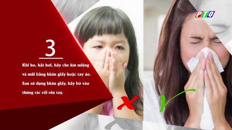 Khi ho, hắt hơi hãy che kín miệng và mũi bằng khăn giấy hoặc tay áo