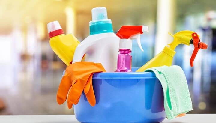 Không nên tiếp xúc thường xuyên các dung dịch tẩy rửa