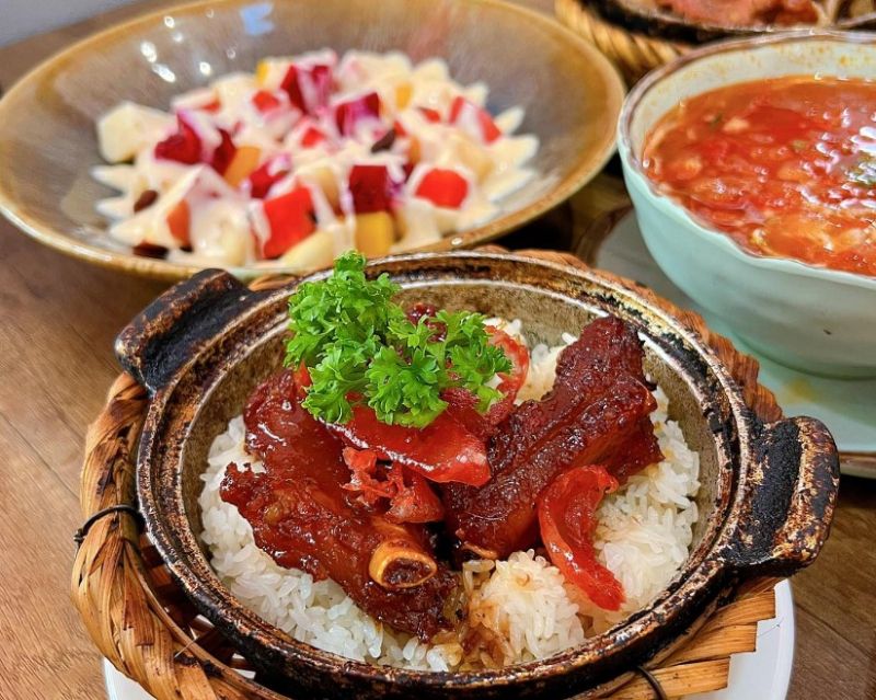 Kombo - Cơm niêu Singapore