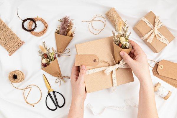Tự tay làm những món quà cho người mình yêu thương sẽ giúp bạn cảm thấy vui vẻ hơn