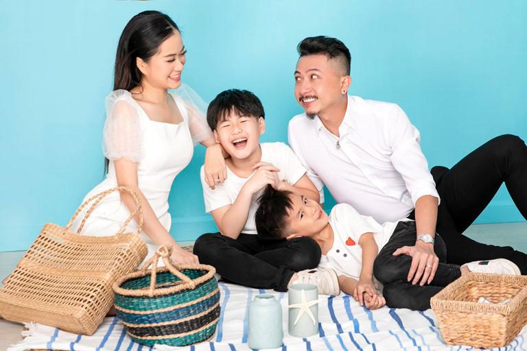 Gia đình Lâm Vỹ Dạ - Hứa Minh Đạt