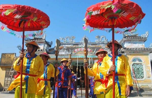 Lễ hội ở làng cổ Túy Loan