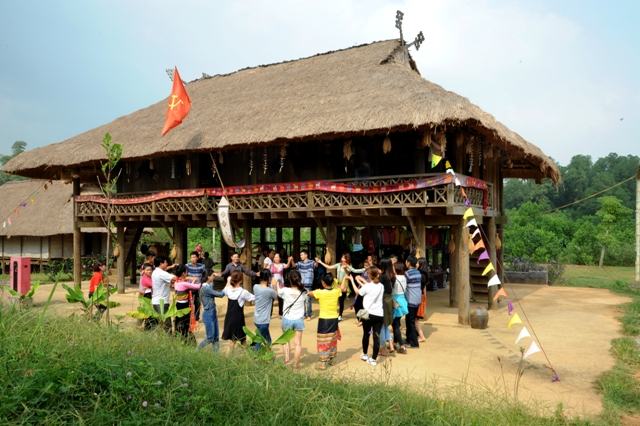 Bài văn thuyết minh về danh lam thắng cảnh quê hương em hay nhất - Bài số 9