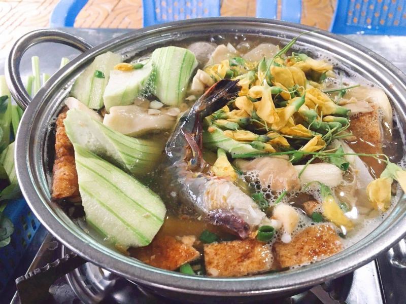 Lẩu Cua Đồng Cô Út