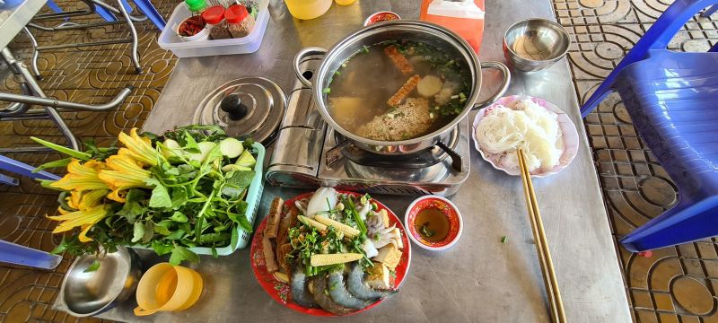 Lẩu Cua Đồng Cô Út