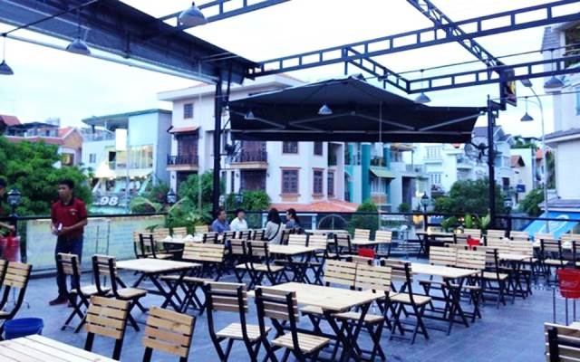 Không gian ngoài trời rộng rãi, thoáng mát