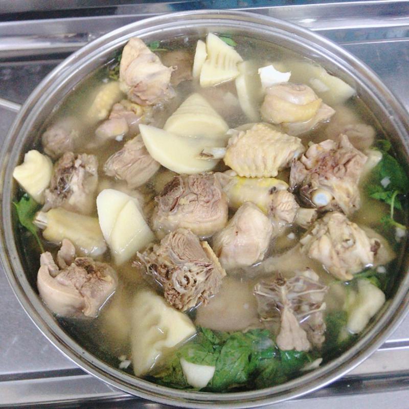 Lẩu Gà Lá É Ớt Xanh