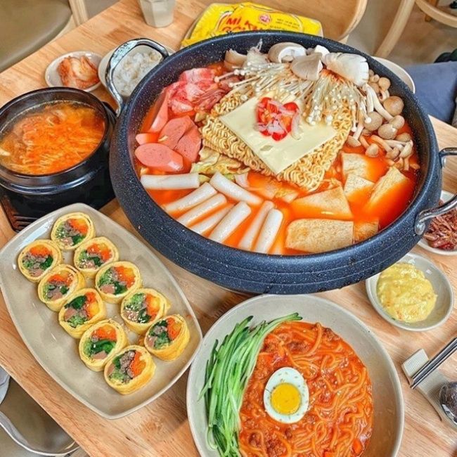 Lẩu Tokbokki