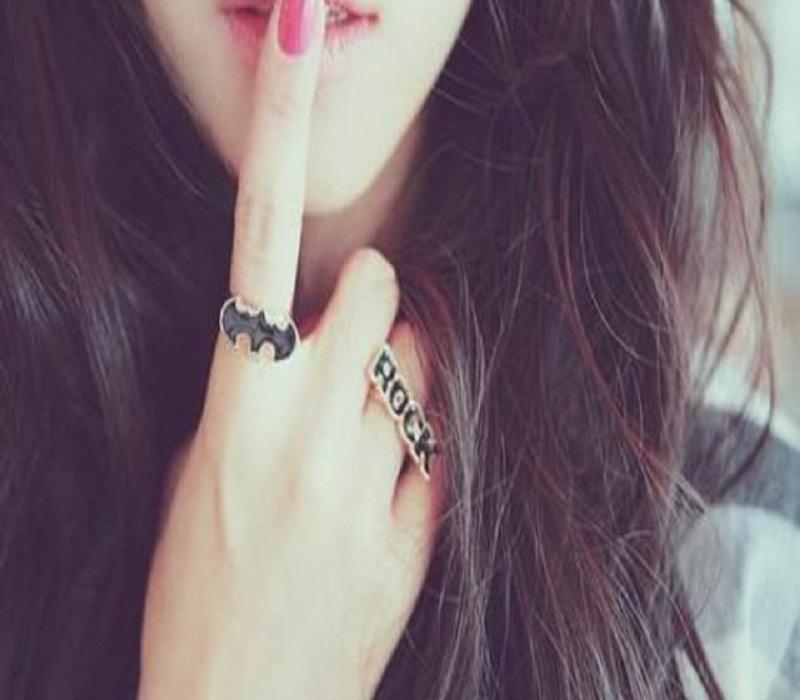 Lên giọng la hét với người khác và bắt họ phải nghe mình