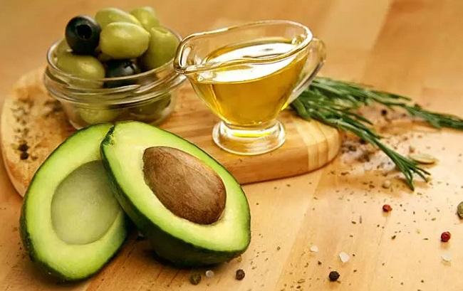 Mặt nạ bơ và tinh dầu Olive