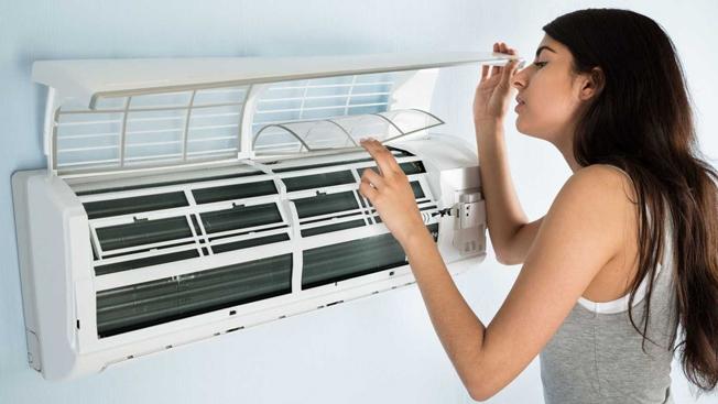 Máy lạnh không lạnh trong khi vẫn có khí thổi ra từ thân máy