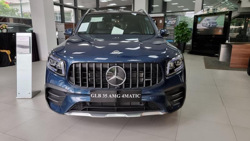 Khu vực trưng bày xe Mercedes-Benz