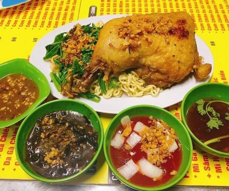 ﻿﻿Mì trộn trứng lòng đào