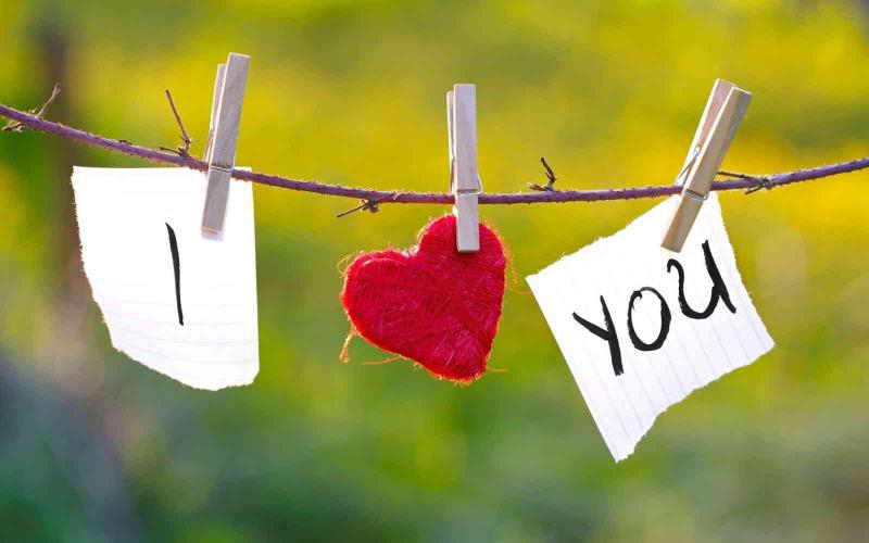 Một mảnh giấy với tin nhắn tình cảm cho chồng