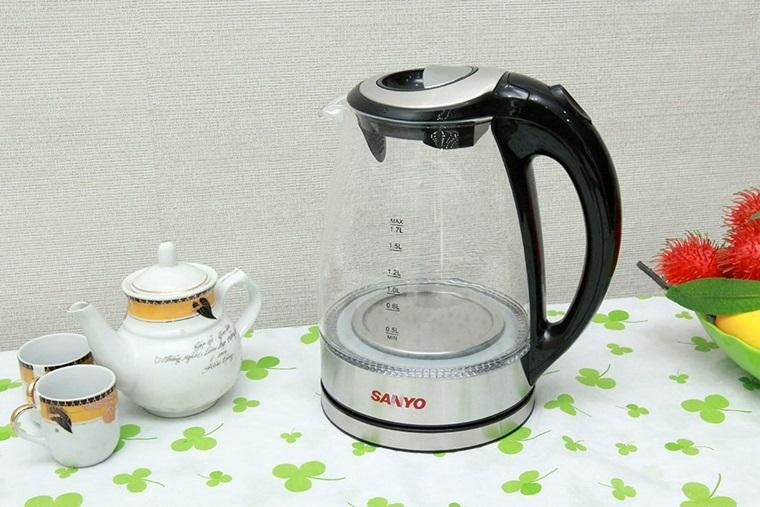 Không để lượng nước dư trong bình thời gian dài