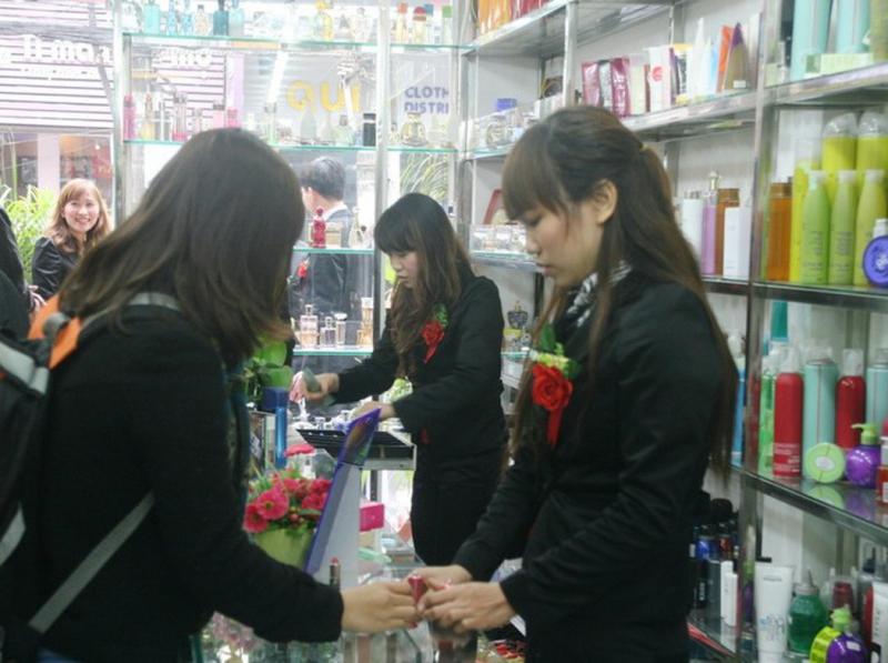 Mua mỹ phẩm tại các cửa hàng được các hãng mỹ phẩm ủy quyền