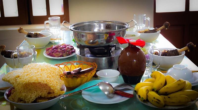 Nhà Hàng Ba Cửa