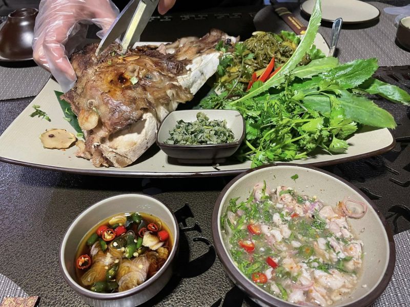 Nhà Hàng Tan Ca
