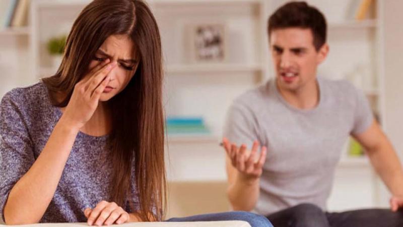 Bạn bịa chuyện để gây chú ý từ anh ấy