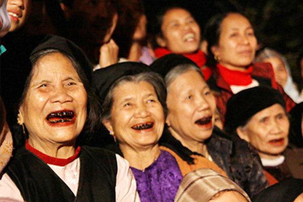 Tục nhuộm răng