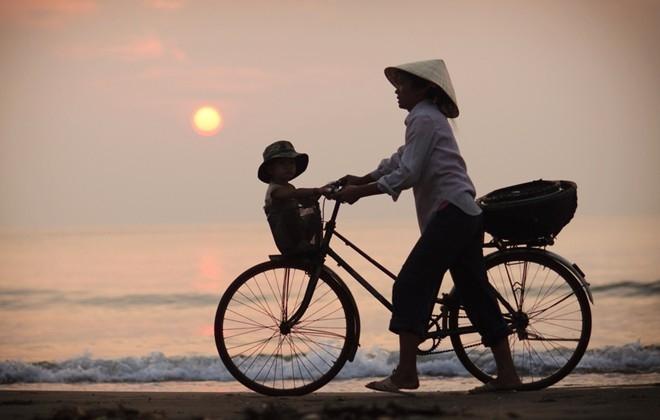 Cuộc đời của mẹ suốt đời hi sinh cho con